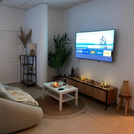 아파트 Superbe Appartement Avec Jacuzzy *